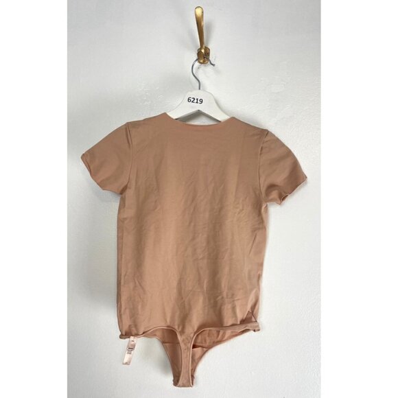 SKIMS Essential T-Shirt Thong Bodysuit in Sandstone Large/X-Large - Picture 5 of 8